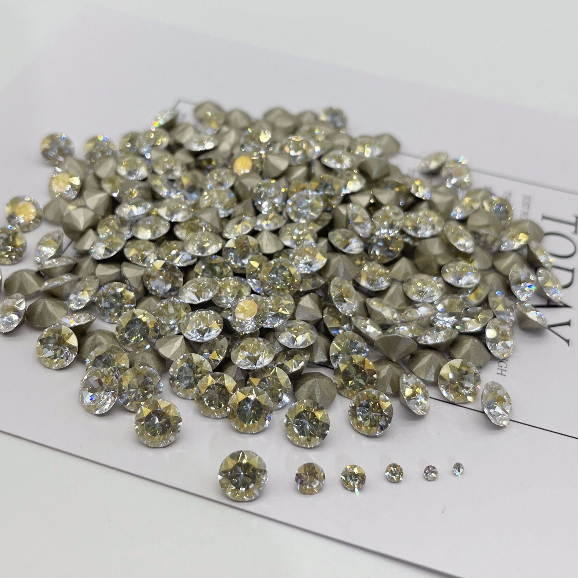 Super Shinny Pointy Base Round Crystals (1440pcs/pack) - Lashmer